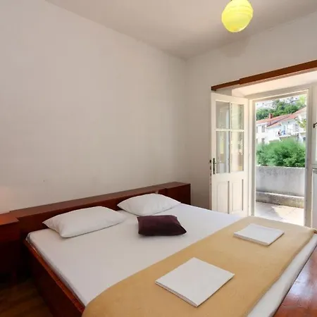 Plaza 3 Apartment Podobuce