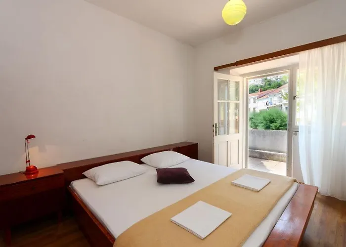 Plaza 3 Apartment Podobuce