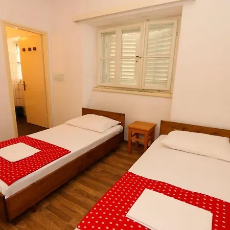Plaza 3 * Podobuče